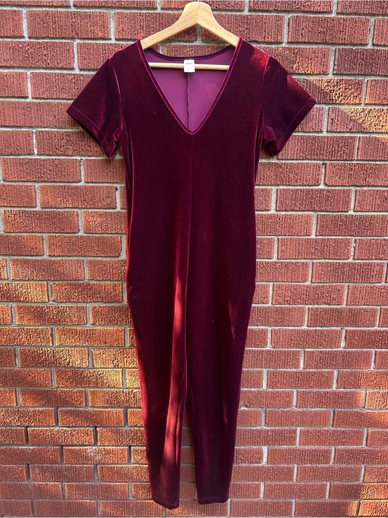 Smash + Tess Pants - SMASH + TESS Burgundy Velvet V-Neck Romper Jumpsuit – XXS